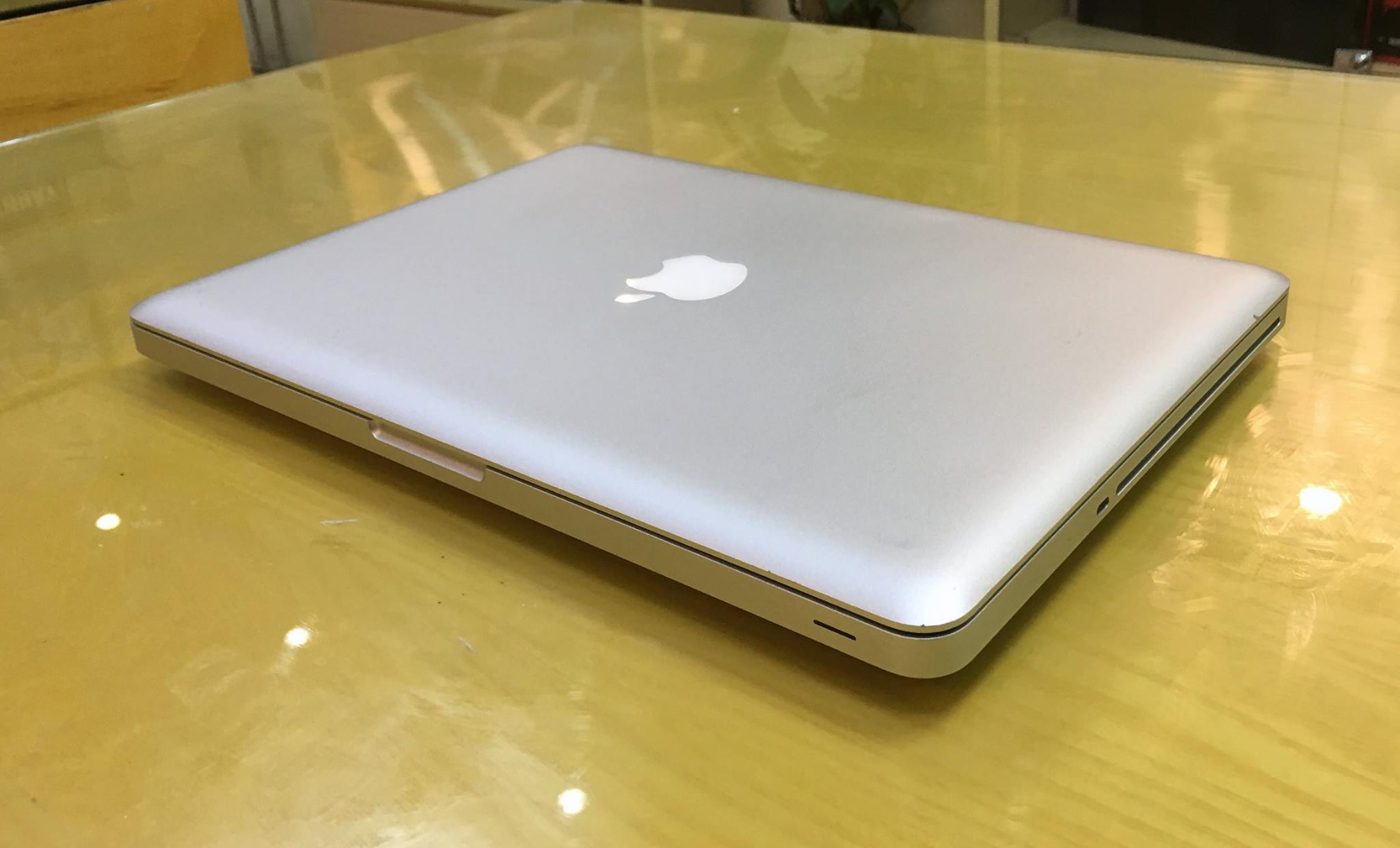 Macbook Pro MC700 -5.jpg